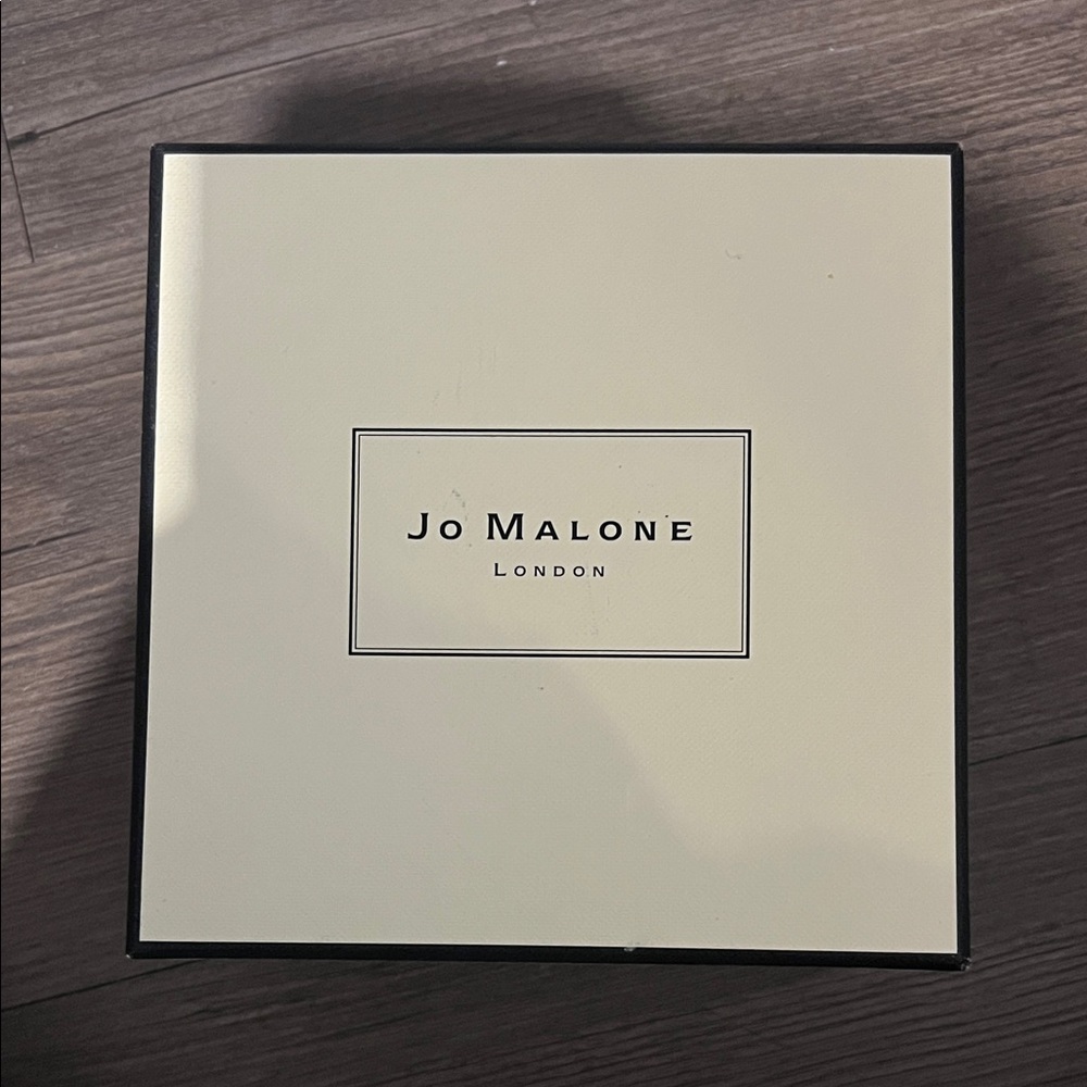 Jo Malone Peony & Blush Suede Body Crème in Black and White - Picture 2 of 4